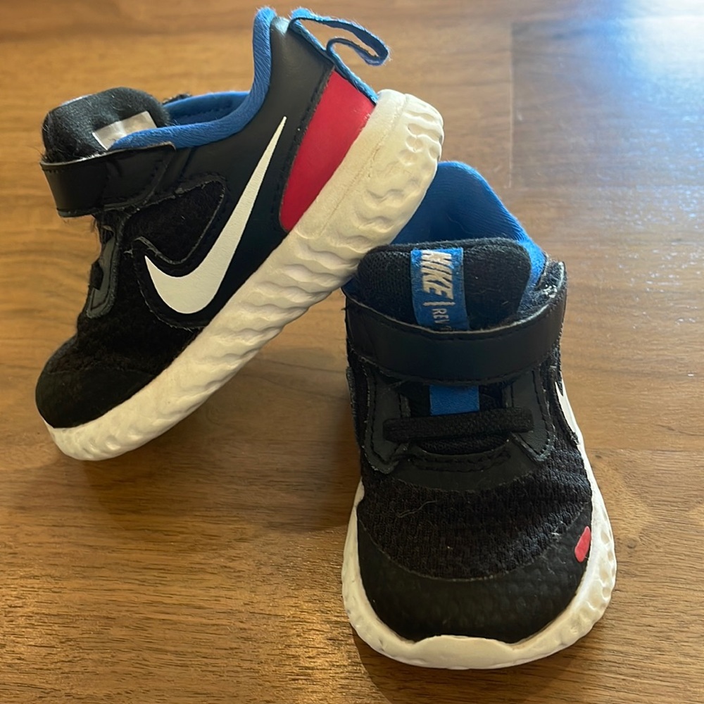 Nike Revolution Black sneakers size 5 toddler